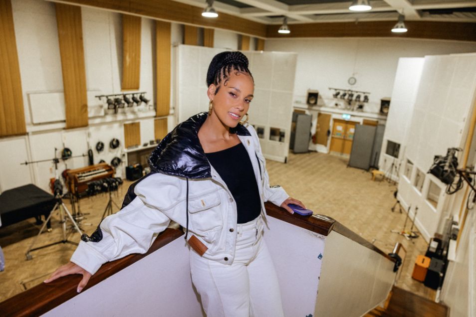 Experience Alicia Keys Like Never Before Her Albums Reimagined In Spatial Audio On Apple Music 9282